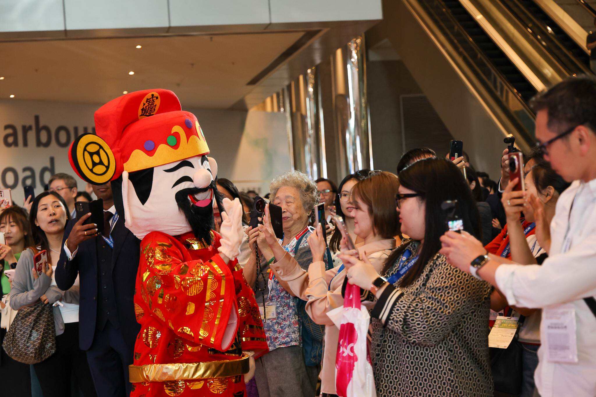 Chinese buyers make strong comeback at Jewellery & Gem ASIA Hong Kong