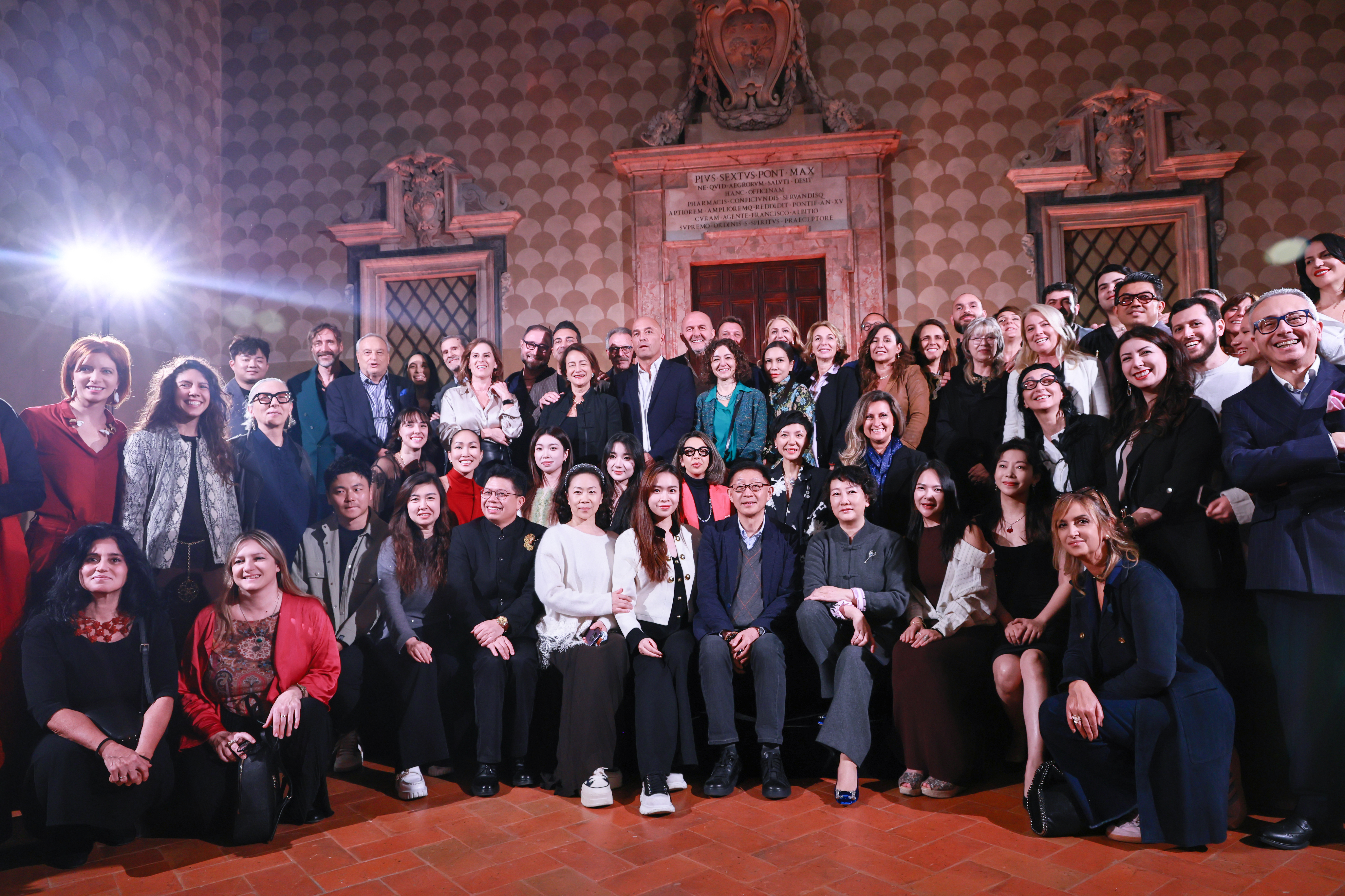 Eastern YiXiang China Fashion Gala präsentiert chinesischen Schmuck auf der Rome Jewelry Week