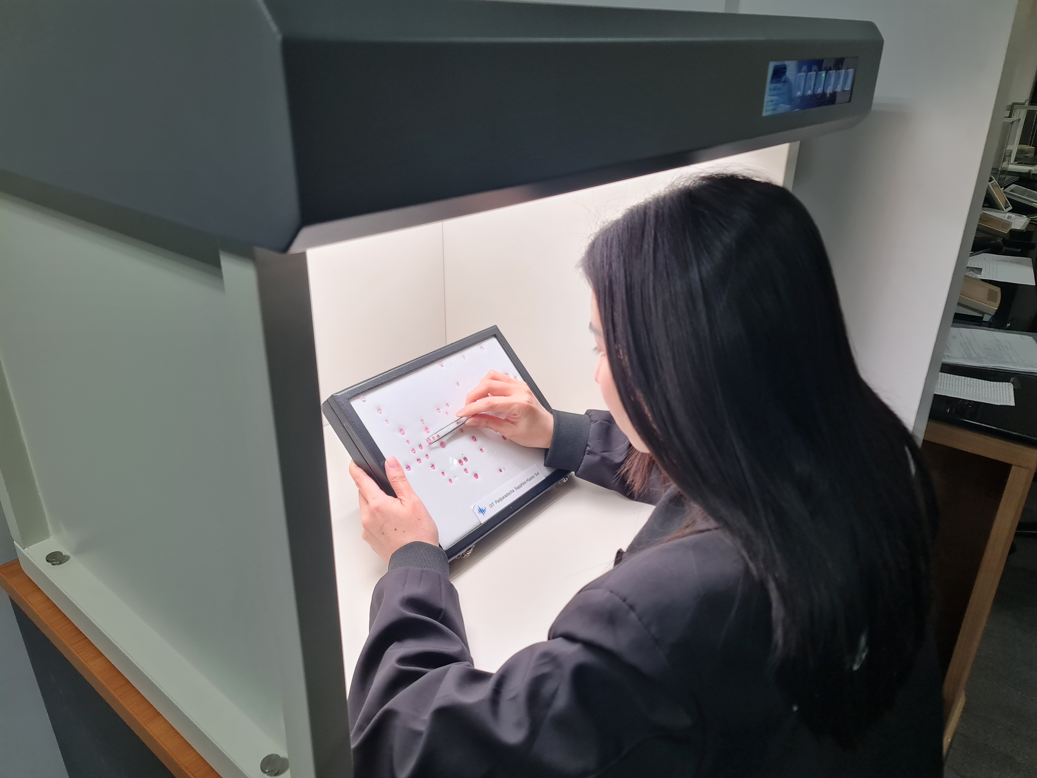 Advancing Gemstone Color Grading Cabinet:  the Development of the LED-Based Gems Color Grading Cabinet by GIT